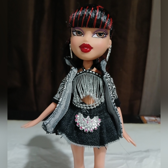 Bratz Series 3 Tiana Doll - Picture 3 of 8